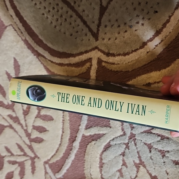 The One and Only Ivan by Katherine Applegate - Picture 4 of 8